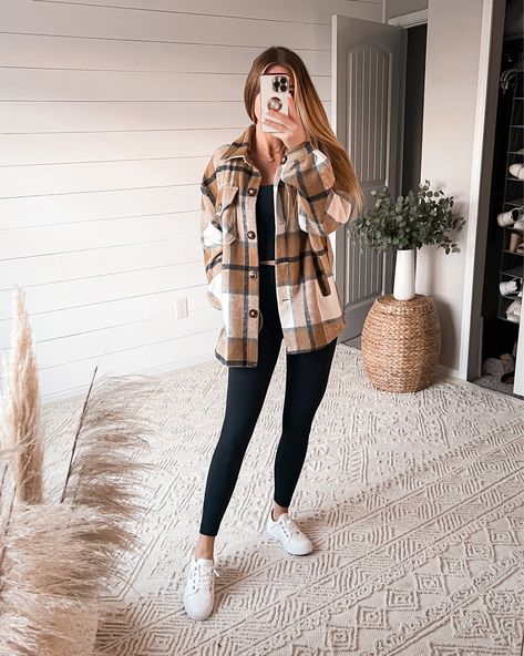 2023 Women Fall Fashion, Cute Fall Outfits Shacket, Outfit With Flannel Jacket, Flannel Shirt Leggings Outfit Women, Casual Meeting Outfit Fall, Flanal Outfits Winter, Shacket Outfit Women Casual, Fall Flannel Outfits Casual Leggings, Flannel Outfits Women Fall