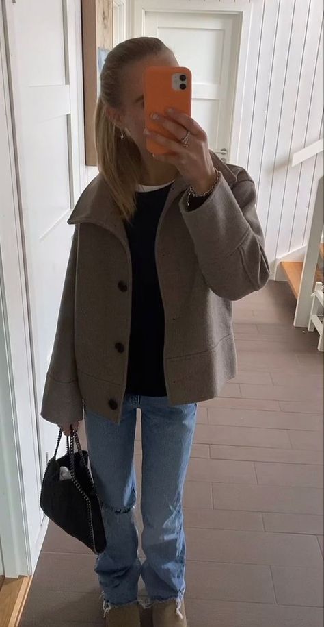 Double Breasted Coat Outfit, Wool Trench Coat Outfit, Wool Jacket Outfit, Brown Trench Coat Outfit, Trench Coat Outfit Winter, Brown Coat Outfit, Wool Coat Outfit, Effortless Chic Outfits, Trench Outfit