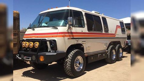 This Crazy Custom GMC Motorhome 6x6 Is Far From Finished Mobil Mustang, Kombi Motorhome, Gmc Motorhome, Overland Gear, Oldsmobile Toronado, Bug Out Vehicle, 4x4 Van, Overland Vehicles, Cool Vans