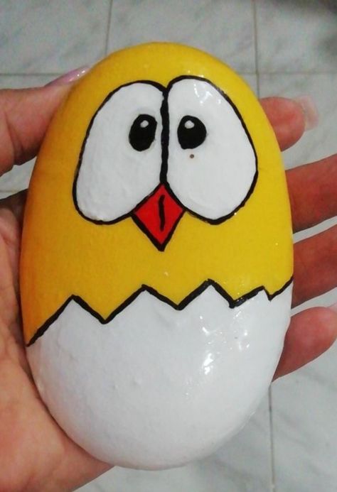 Rock Painting Chicken, Chicken Painted Rocks, Painted Stones Ideas, Painted Stools, Rocks To Paint, Chicken Painting, Diy Rock Art, Cd Crafts, Stone Art Painting