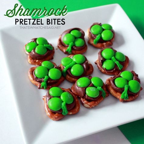 Shamrock Pretzels, Pretzel Snacks, Pretzel Treats, Saint Patties, Think Food, St Paddys Day, Simple Green, St Pattys Day, Cakepops