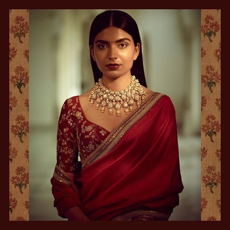 Sabyasachi Mukherjee on Instagram: “A classic Sabyasachi silk saree in red with hand-embroidered border and blouse paired with a statement necklace crafted in 18k gold with…” Rambagh Palace, Jadau Necklace, Indian Things, Sabyasachi Bridal, Sabyasachi Mukherjee, Sabyasachi Sarees, Saree Jackets, Indian Sari Dress, Sabyasachi Jewellery