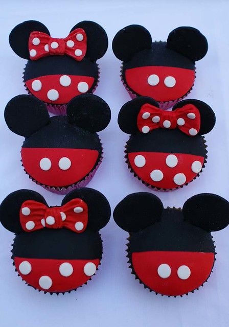 Miki Mouse, Minnie Cupcakes, Mickey And Minnie Cake, Mickey Mouse Birthday Cake, Mouse Cupcakes, Dark Chocolate Cupcakes, Mickey Mouse Cupcakes, Minnie Birthday Party, Mickey Mouse Theme