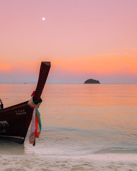 Koh Lipe Thailand, Couple Thailand, Sunset Thailand, Thailand Sunsets, Thai Beach, Bangkok Travel Guide, Thailand Wallpaper, Thailand Photography, Thailand Beach