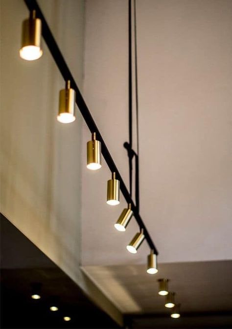 Kitchen Lighting Fixtures Track, Bright Kitchen Lighting, Modern Track Lighting, Dining Light Fixtures, Track Lighting Kitchen, Blitz Design, Lighting Design Inspiration, Trendy Lighting, Foyer Lighting Fixtures