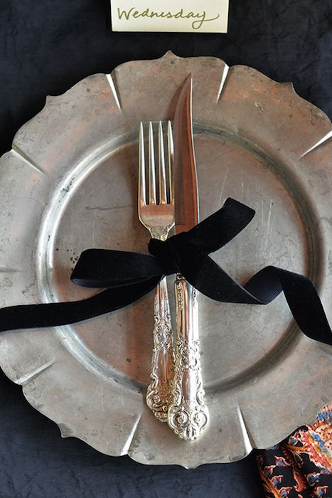 Fork And Knife, Tafel Decor, Medieval Wedding, Small Intimate Wedding, Halloween Table, Slow Burn, Birthday Dinners, Wedding Mood, Halloween Wedding