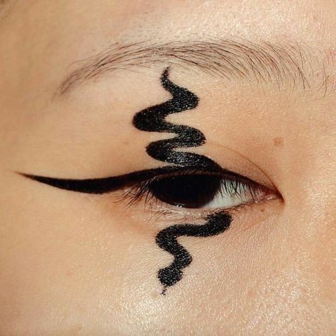 Zoo Makeup Ideas, Black Eyeliner Ideas, Maquillage Harry Potter, Harry Potter Makeup, Teknik Makeup, Eyeliner Designs, Drag Make-up, Punk Makeup, Swag Makeup