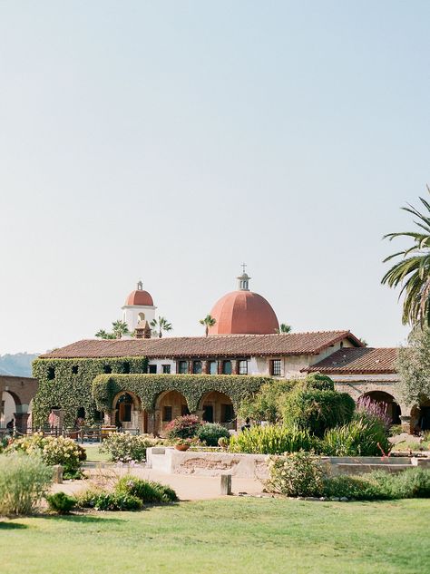 Spanish Mission Style, The Mission San Juan Capistrano, Spanish Style Weddings, Latin Wedding, Spanish Beauty, Spanish Style Wedding, Wine Country Wedding Venues, Spanish Mission, Mission San Juan Capistrano