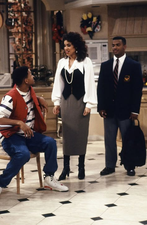 Flashback Friday: Hilary Banks of Fresh Prince of Bel-Air is TV's Original It Girl | Glamour Fresh Prince Of Bel Air Outfits, Fresh Prince Outfits, Hilary Banks, Karyn Parsons, Ashley Banks, Fresh Prince Of Bel Air, Prince Of Bel Air, Outfit 90s, W Magazine