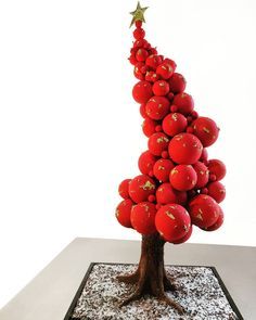 Christmas Crafts Adults, Crafts Outside, Christmas Tree Homemade, Fancy Desserts Presentation, Chocolate Centerpieces, Crafts Adults, Chocolate Display, Cake Shop Design, Christmas Decorations Handmade