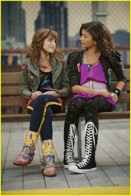 Cece Shake It Up, Bella Thorne And Zendaya, Old Disney Channel, Hi Hello, Disney Channel Shows, Disney Channel Stars, Zendaya Coleman, Bella Thorne, Disney Shows