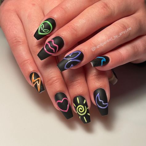 Neon Glow In The Dark Nails, Glow In Dark Nails Art Designs, Neon Nails Glow In The Dark, Glow In Dark Nail Designs, Neon Sign Nails Designs, Black Neon Nail Designs, Glow In The Dark Nail Art, Neon Light Nail Art, Neon Sign Nail Art