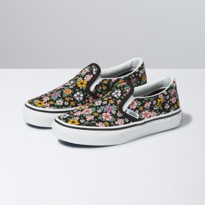 Kids Fun Floral Classic Slip-On | Shop Kids Shoes At Vans Rainbow Vans, Floral Vans, Cute Vans, Tenis Vans, Vans Store, Vans Black And White, Print Sneakers, Vans Shop, Blue Sneakers