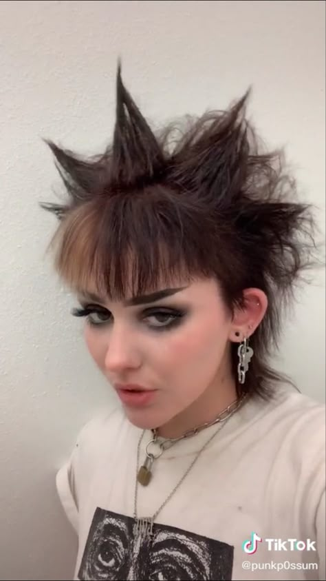 Y2k Spikey Hair, Punk Spiky Hair, Short Liberty Spikes, Emo Spiky Hair, Liberty Spikes Short Hair, Punk Hair Women, Punk Rock Hairstyles, Spikes Hairstyle, Short Hair Liberty Spikes