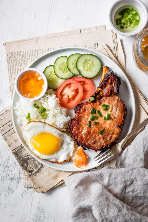 Broken Rice Recipe, Lemongrass Pork Chops, Lemongrass Pork, Vietnamese Grilled Pork, Vietnamese Pork, Food Flatlay, Viet Food, Vietnam Food, Food Photoshoot