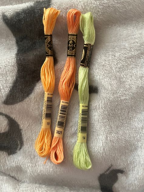 Fall Friendship Bracelets Colors, Fall Bracelet Ideas String, Thread Bracelet Color Combos, Summer Colour Combos, String Bracelet Color Combos, Bracelet Colour Combos, Bracelet Color Ideas, Bracelet Colours, Bracelet Color Combos