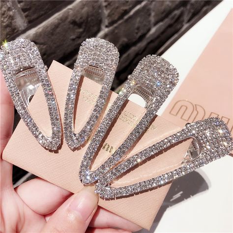 ¡Compra fácil, vive mejor! Aliexpress.com Diamond Hair Clips, Trendy Lettering, Diamond Hair, Crystal Hair Accessories, Bobby Pin, Girly Accessories, Crystal Hair, Girly Jewelry, Hair Barrettes