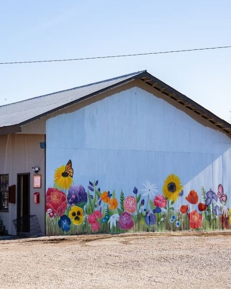 Backyard Fence Mural, Outdoor Garden Wall Painting Ideas, Outdoor Wall Painting Ideas Backyards, Flower Mural Outdoor, Outdoor Wall Art Paintings, Garden Wall Painting Ideas, Outdoor Wall Paint, Outdoor Murals, Grain Bins