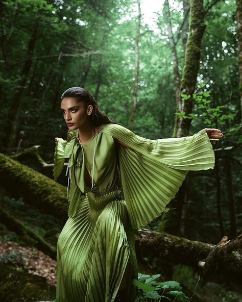 Green Fashion Editorial, Jungle Dress, Photography Dress, Bird Sitting, Nature Photoshoot, Outdoor Shoot, Green Photo, Metal Fashion, Forest Photography