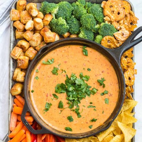 Velveeta Beer Cheese Dip - Party Food Favorites Velveeta Dip Crockpot, Velveeta Beer Cheese, Cheese Dip Recipes Velveeta, Velveeta Dip, Party Food Favorites, Dip Party, Beer Dip, Velveeta Recipes, Holiday Cheese