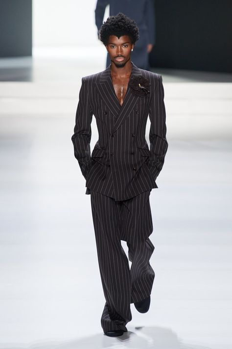 Pinstripe Suit Aesthetic Men, Dolce And Gabbana Menswear 2023, Mens Suit Ideas, Couture Fashion Men, Man Suit Style, Mens Haute Couture, Runway Fashion Men, Men Classy Outfits, Male High Fashion