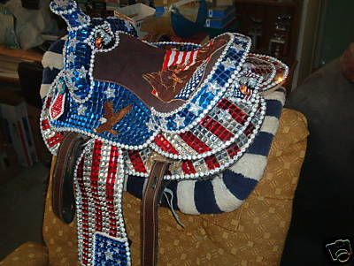 GASP!!! My perfect parade saddle! Minus the flag on the seat. Would put something else there. Barrel Racing Tack Rodeo, Barrel Racing Saddles, Western Horse Saddles, Barrel Racing Tack, Western Horse Tack, Horse Equipment, Horse Gear, Horse Accessories, Horse Blankets