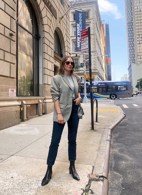 woman wearing Agolde Riley Crop jeans and blazer Dressy Jeans, Brooklyn Blonde, Small Sunglasses, Chanel Flats, Chic Flats, Fall Denim, Brown Belt, Denim Trends, Light Denim