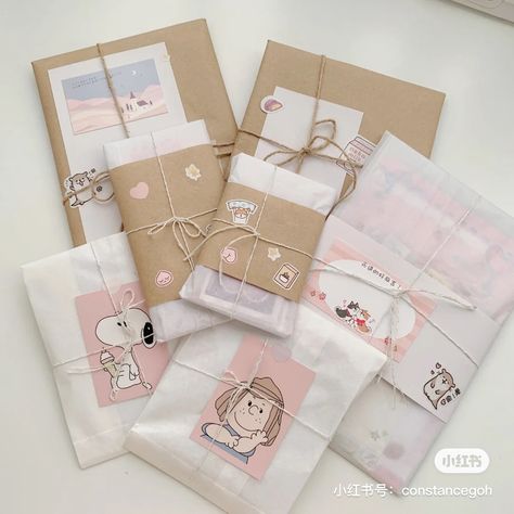 Mail Package Ideas, Korean Gifts Aesthetic, Cute Card Ideas Aesthetic, Cute Packaging Ideas For Small Business, Aesthetic Gift Packaging, Decorate Shipping Box Ideas, Letter Wrapping Ideas, Small Business Wrapping Ideas, Aesthetic Small Business Packaging