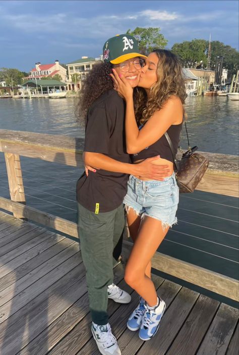 Madison Bailey And Her Gf, Madison Bailey And Mariah Linney, Obx Kiara, Mariah Linney, Kiara Outer Banks Style, Madison And Mariah, Kiara Outer Banks, Future Soulmate, Character Info