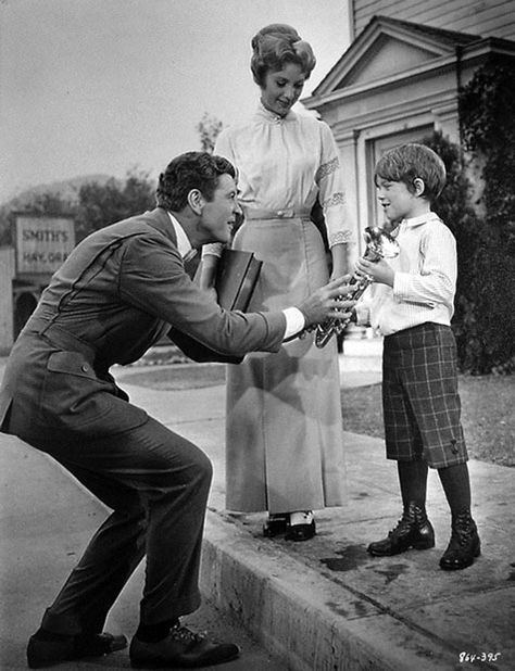 Robert Preston, Shirley Jone & Ron Howard "The Music Man"... Marian Aesthetic, Robert Preston, Music Man Costumes, Shirley Eaton, Ron Howard, Shirley Jones, The Music Man, Music Man, Musical Movies