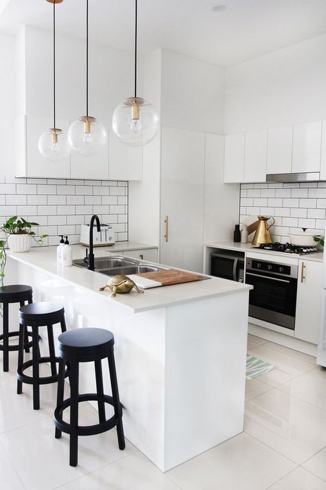 kitchen renovation ideas #home #style #interiordesign Interior Art Deco, Apartment Nyc, Kitchen Lighting Design, Kabinet Dapur, Minimalist Kitchen Design, White Kitchen Design, Kitchen Farmhouse, Kitchen Decorating, Simple Kitchen