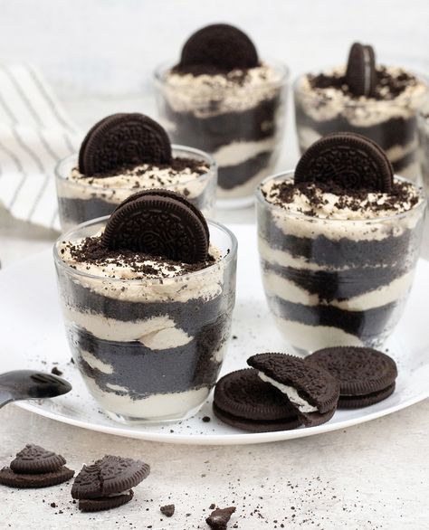 Oreo Tiramisu Oreo Tiramisu, Tiramisu Oreo, How To Make Tiramisu, Classic Tiramisu, Tiramisu Cake, Tiramisu Recipe, Oreo Dessert, Sweet Treats Recipes, Vanilla Cookies