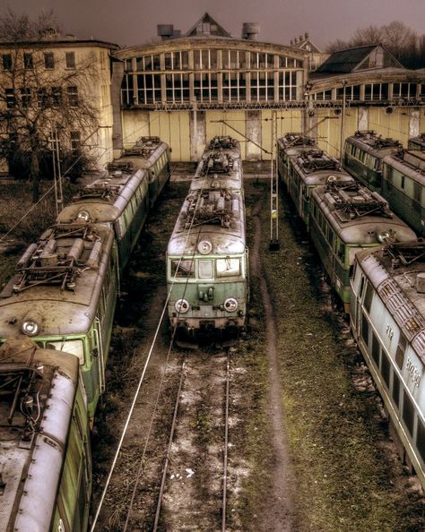 Apocalyptic City, Train Yard, Abandoned Trains, Train Miniature, Abandoned Things, Abandoned Train, Old Trains, Old Train, Orient Express