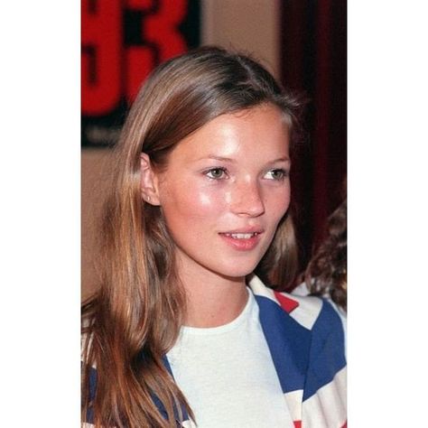 kate on Instagram: “#katemoss #90s #supermodel #90sfashion #90sstyle #icon” Moss Hair Color, Kate Moss Hair, Moss Hair, Queen Kate, Models 90s, Hair Color Options, Dream Hair, Natural Hair Color, Kate Moss