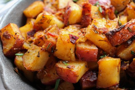 Roasted Red Skin Potatoes, Roasted Breakfast Potatoes, Potato Breakfast Recipes, Red Potato Recipes, Menu Sarapan Sehat, Red Skin Potatoes, Breakfast Potatoes, Idee Pasto Sano, Breakfast Cookies