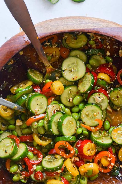 Viral Cucumber & Bell Pepper Salad (With Edamame) Edamame And Cucumber Salad, Bell Pepper Cucumber Salad, Edamame Recipes Dinner, Cucumber Edamame Salad, Raw Veggie Salad, Marinated Salads, Cucumber Pepper Salad, Antinflammatory Recipes, Cold Starters