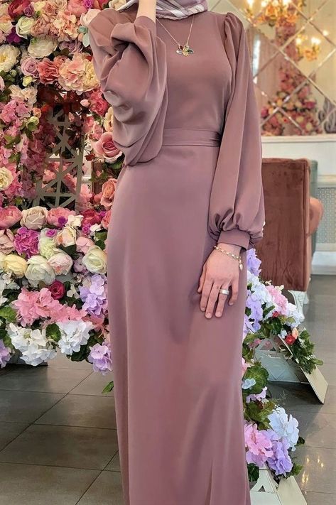 Dress Muslim Modern, Braidsmaid Dresses, Islamic Fashion Dresses, Dresses Hijab, Rok Outfit, Hijab Dress Party, T Shirt Branca, Model Gamis, Dress Gamis