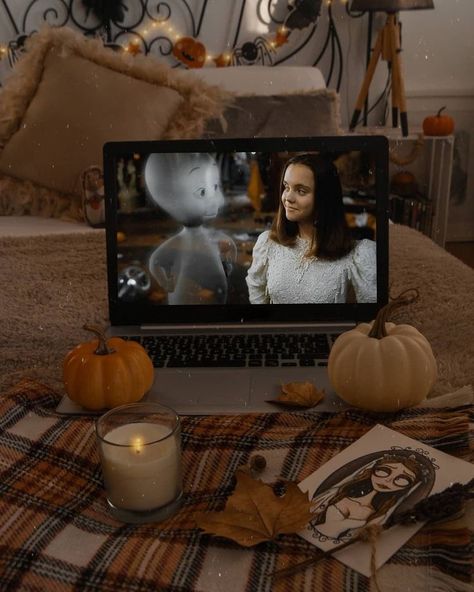 Helloween Wallpaper, Studera Motivation, Fall Mood Board, Season Of The Witch, Fall Inspo, Fall Feels, Fall Pictures, We Fall In Love, Autumn Cozy