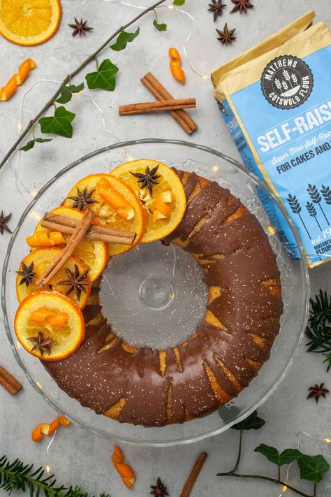 Chocolate Orange Bundt cake Orange Bundt Cake Recipe, Spatula Desserts, Ferrero Rocher Cake, Orange Bundt Cake, Candied Orange Slices, Cake Spatula, Candied Orange, Christmas Spices, Tiramisu Recipe