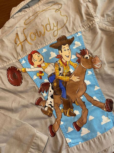 Painted Disney Jacket, Jessie And Woody, Paint Jeans, Toy Story Jessie, Customised Clothes, Custom Jeans Diy, Hand Painted Jacket, Dibujos Toy Story, Painted Leather Jacket