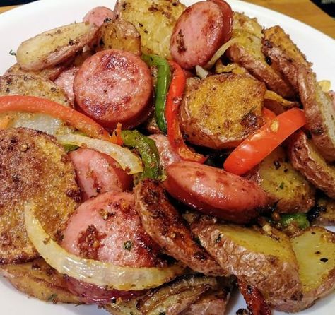 Fried Potatoes and Onions/Peppers with Smoked Sausage Fried Potatoes And Onions, Sausage Ingredients, Smoked Sausage Recipes, Potatoes And Onions, Sausage Peppers, Polish Sausage, Skillet Potatoes, Sausage Potatoes, Potato Onion