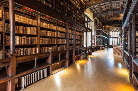 Duke Humfrey's Library is the oldest reading room in the Bodleian Library at the University of Oxford. Bodleian Library, Law School Life, University Of Oxford, College Library, Oxford University, Reading Room, School Life, Law School, Minecraft