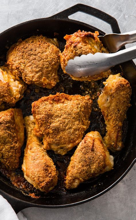 Fried Chicken In Oven, Cast Iron Fried Chicken, Chicken In Oven, Country Fried Chicken, Cooking Fried Chicken, Cooks Country Recipes, Cast Iron Oven, Country Fried, Country Recipes