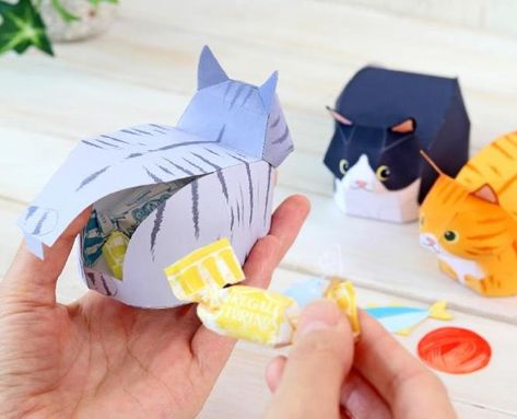 PAPERMAU: Three Cats Gift Boxes Paper Toys - by Yukari Nakayama & Kanko Cat Template, Paper Toys Template, Red Brick House, Three Cats, Cardboard Crafts, Red Bricks, Paper Toys, Paper Models, Little Dogs