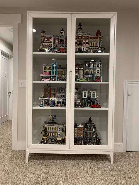 Lego Shelf Display, Lego Collection Display, Lego Playroom, Lego Display Shelf, Lego Shelf, Lego Display Case, Lego Display Ideas, Lego Bedroom, Lego Wall