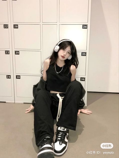 Outfit Korean Style, Aesthetic Rings, Korean Outfit Street Styles, Clothes Korean Style, Tomboy Outfits, Women's Casual Style, Simple Trendy Outfits, Tomboy Fashion, Edgy Outfits