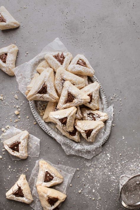 hamentashen recipe east fun to make cookie you can enjoy with the kids. Easy Hamentashen Recipe, Hamentashen Recipe, Purim Recipe, Holiday Cookie Gift, Jewish Cuisine, Spring Baking, Shortbread Cookie Recipe, Cookie Gift, Filled Cookies