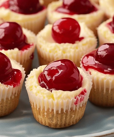 Delicious Mini Cheesecakes With Cherry Topping Hors Dourves, Cheesecake Ideas, Mini Cherry Cheesecakes, Cherry Topping, Baked Donut Recipes, Canning Cherry Pie Filling, Cheesecake Toppings, Single Serve Desserts, Brownie Desserts