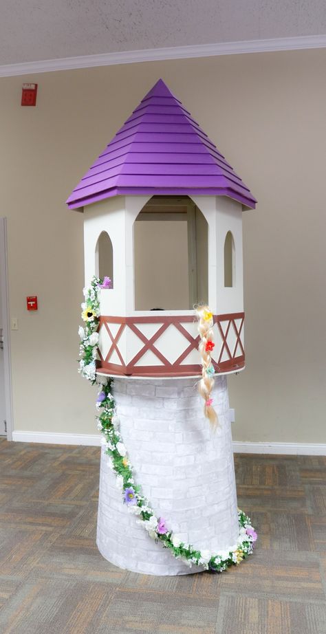 Rapunzel Castle Diy Tangled Tower, Tangled Photo Backdrop, Rapunzel Cardboard Tower, Tangled Tower Diy, Tangled Homecoming Float Ideas, Repunzle Tower, Rapunzel Birthday Party Decorations Diy, Rapunzel Diy Decorations, Tangled Photo Booth