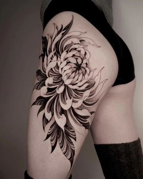 Chrysanthemum Tattoos, Floral Back Tattoos, Country Tattoos, Chrysanthemum Tattoo, Clever Tattoos, Metal Tattoo, Leg Tattoos Women, Thigh Tattoos Women, Black Tattoo